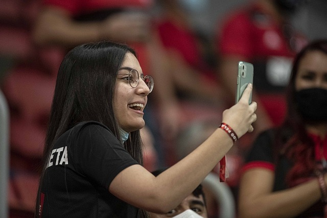 27岁自掏腰包登入联盟，41岁宝刀不老为国出征，梅西为其致敬.